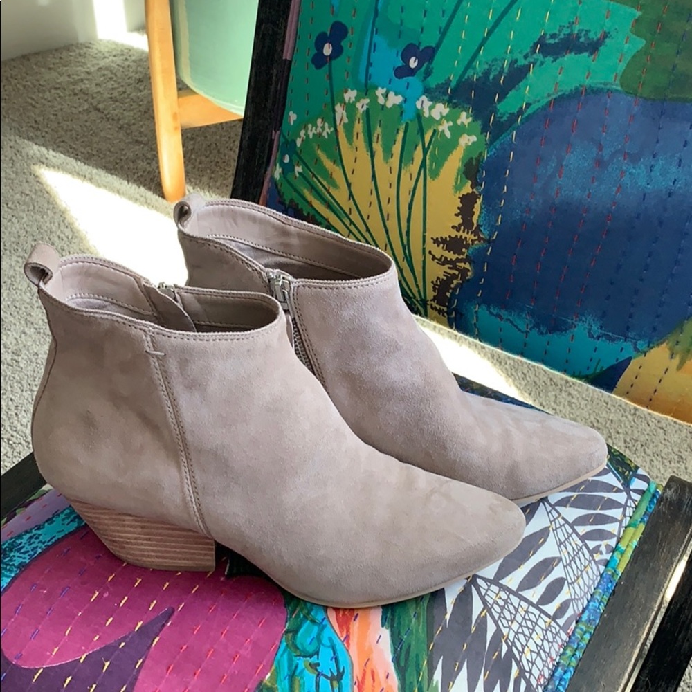 Suede taupe bootie, great condition.